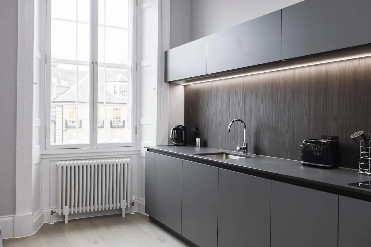Joivy Luxurious Apt On Notable George Street Edinburgh Apartment