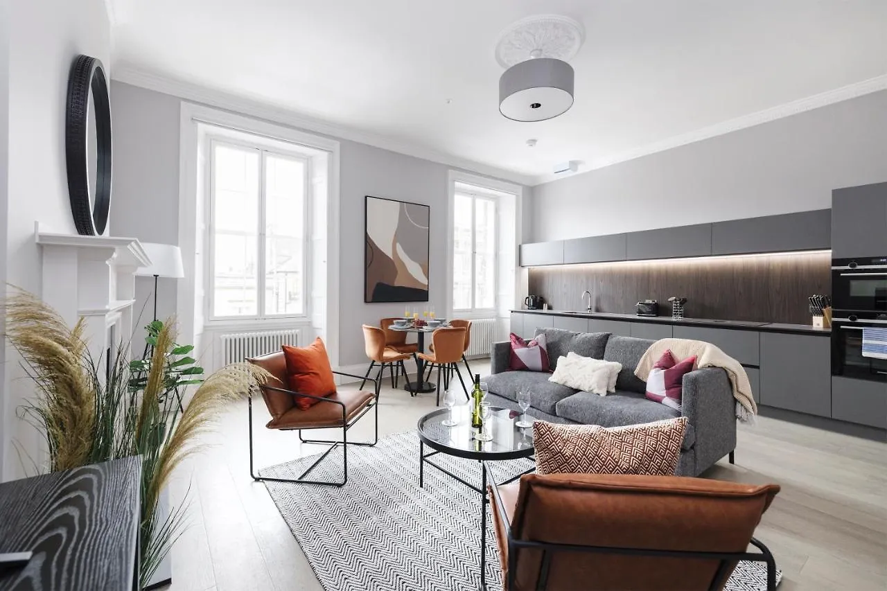 Joivy Luxurious Apt On Notable George Street Edinburgh