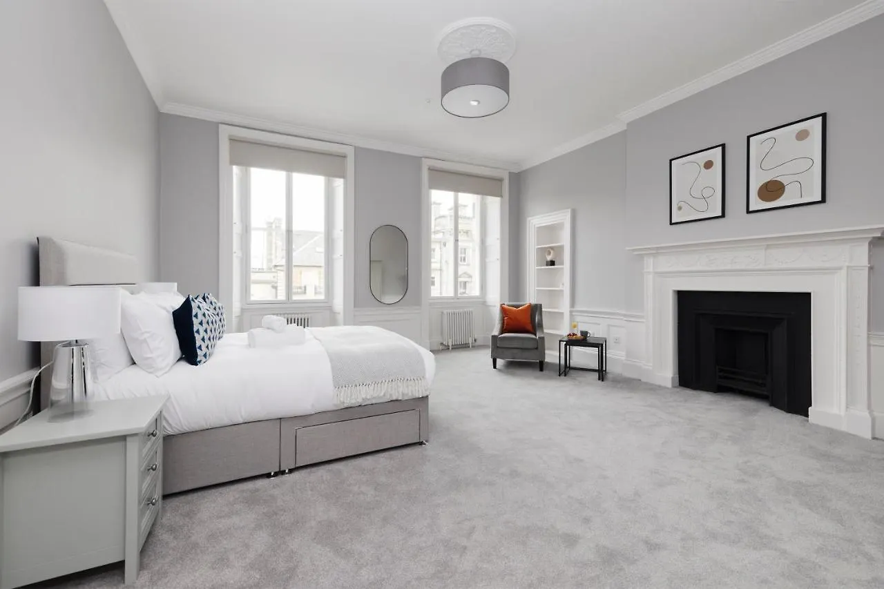 Apartment Joivy Luxurious Apt On Notable George Street Edinburgh