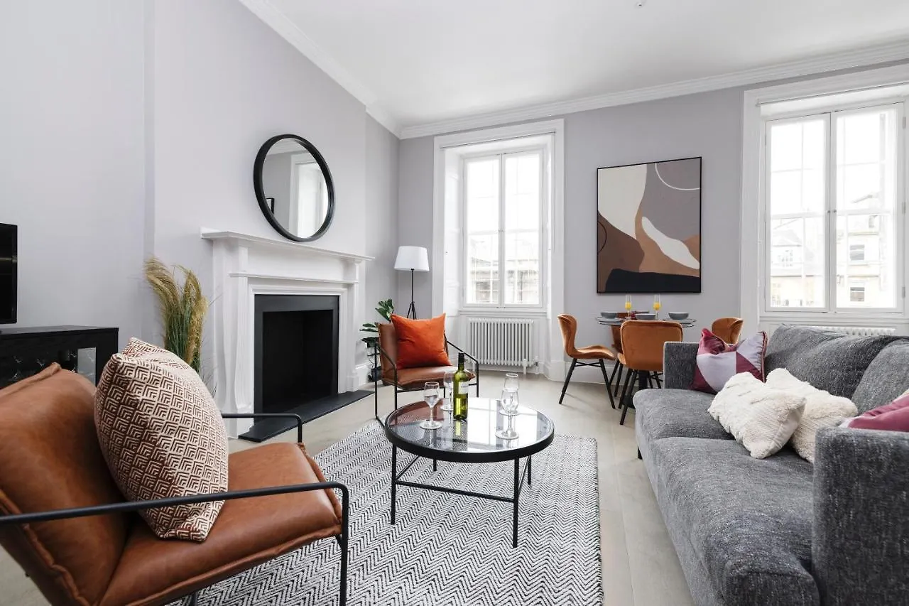 Apartment Joivy Luxurious Apt On Notable George Street Edinburgh United Kingdom