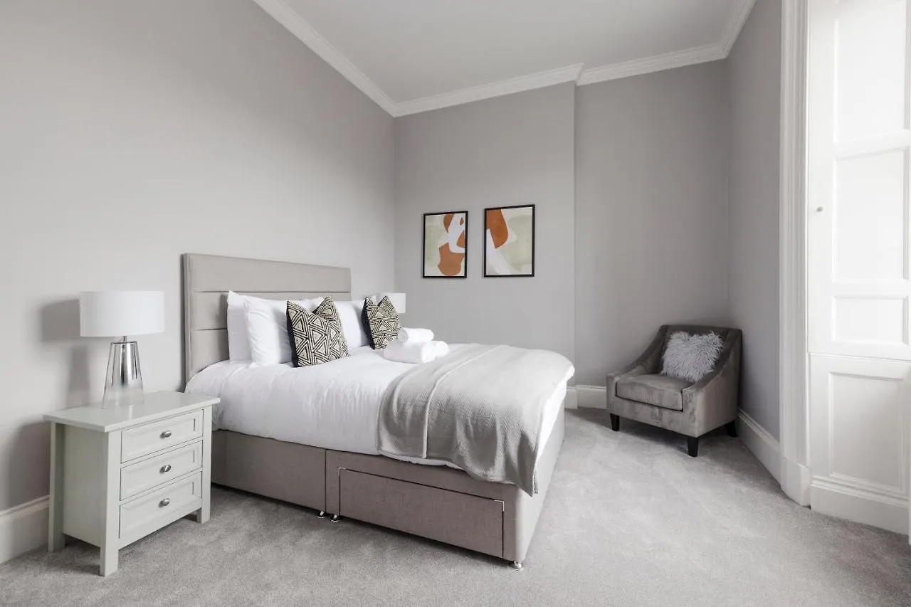 Joivy Luxurious Apt On Notable George Street Edinburgh