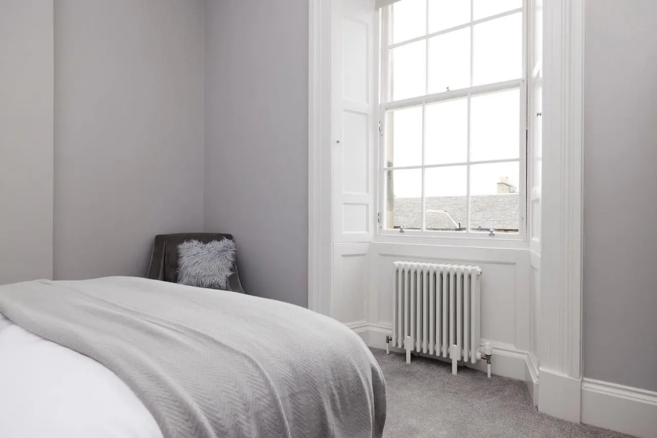 Joivy Luxurious Apt On Notable George Street Edinburgh