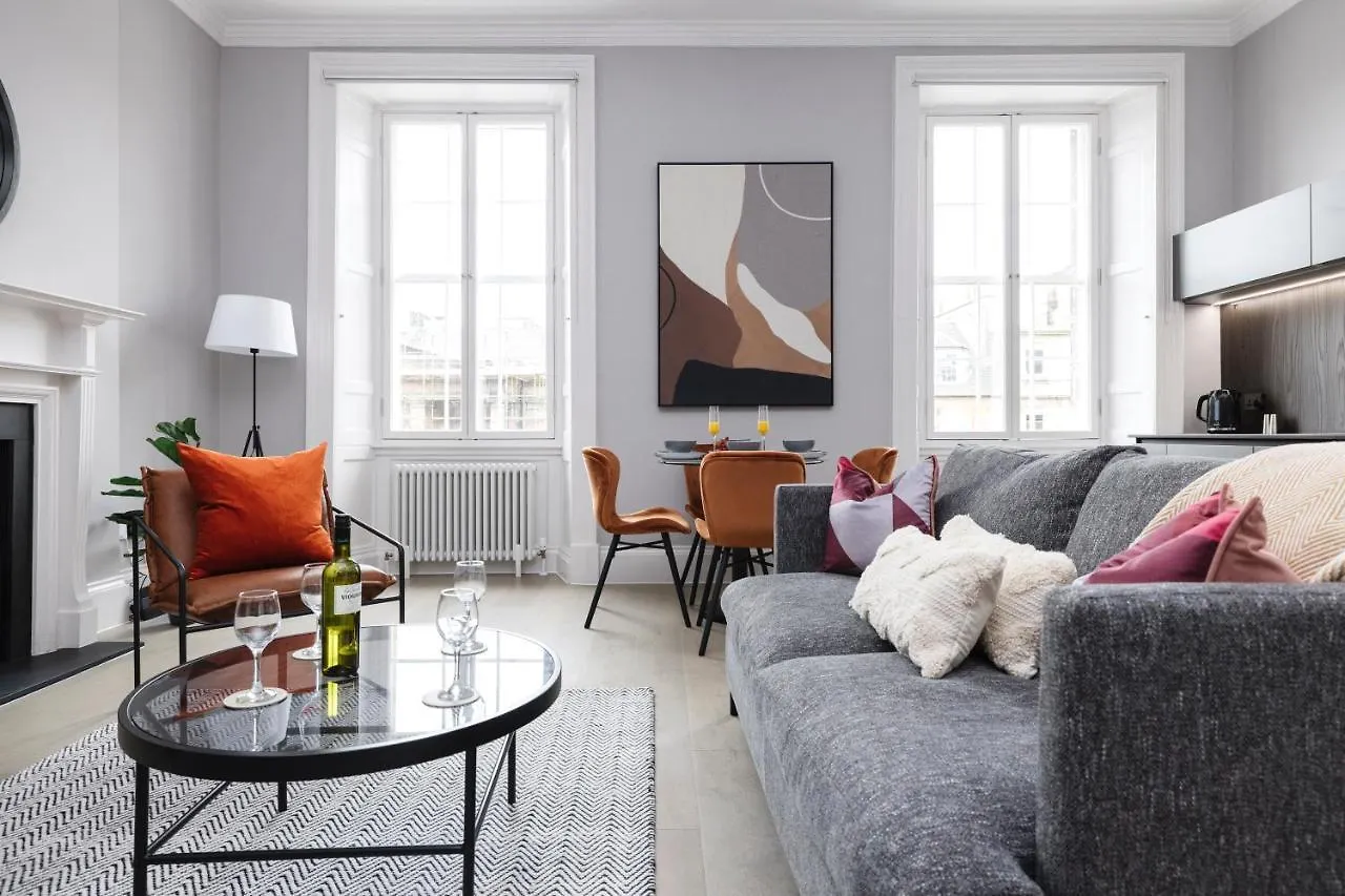 Apartment Joivy Luxurious Apt On Notable George Street Edinburgh
