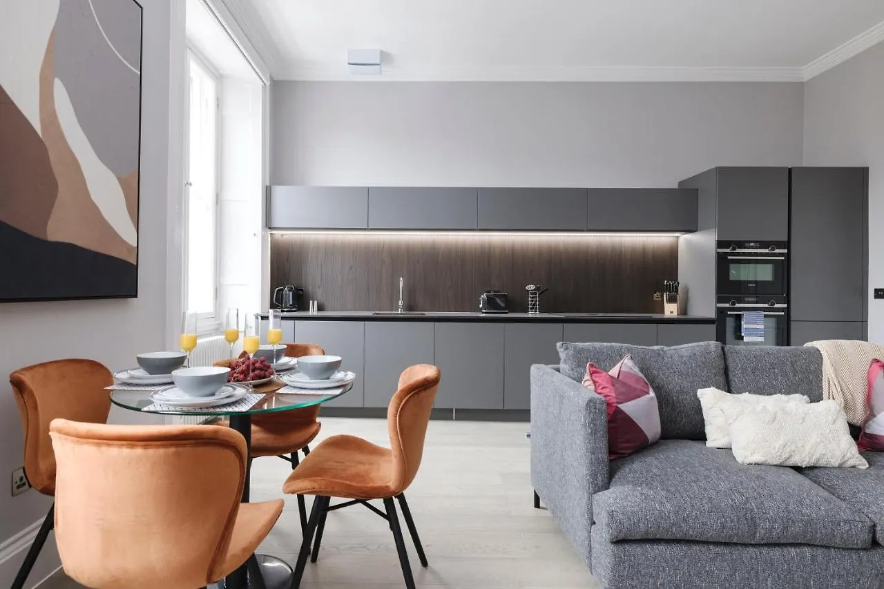 Apartment Joivy Luxurious Apt On Notable George Street Edinburgh United Kingdom