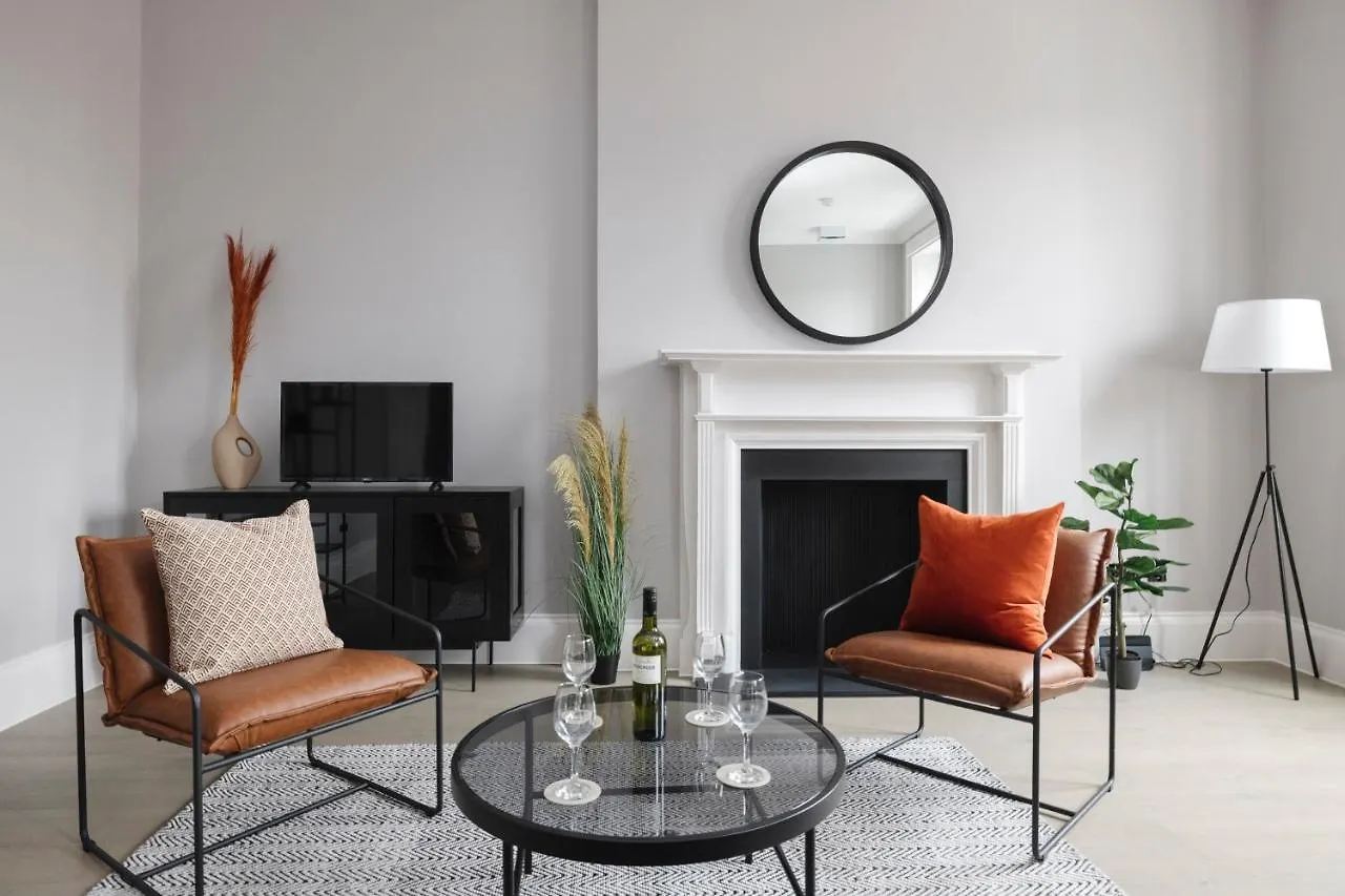 Joivy Luxurious Apt On Notable George Street Edinburgh Apartment